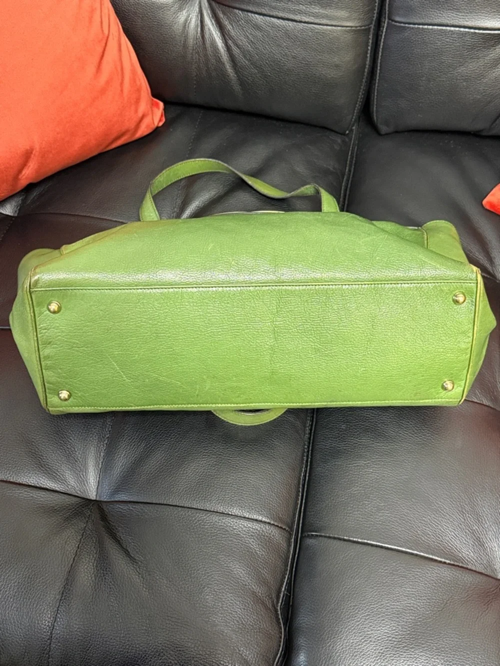 Gucci Kelly Green Leather Shoulder Bag with Gold Logo - Picture 4 of 16
